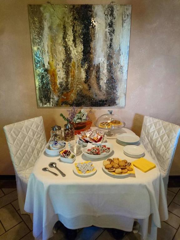 オッキオベッロ Borgo La Colombara Bed & Breakfast エクステリア 写真